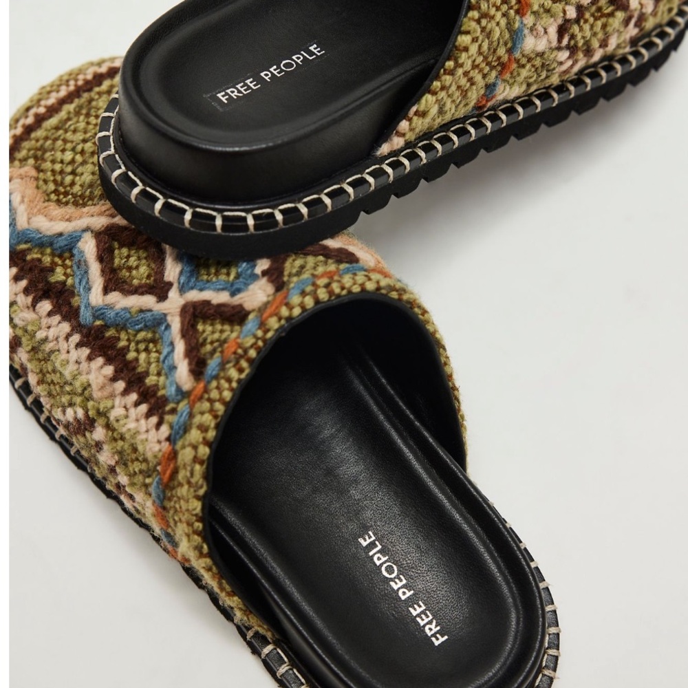 FREE PEOPLE • Magic carpet mules slides - botanical combo - size 6 - Picture 3 of 10